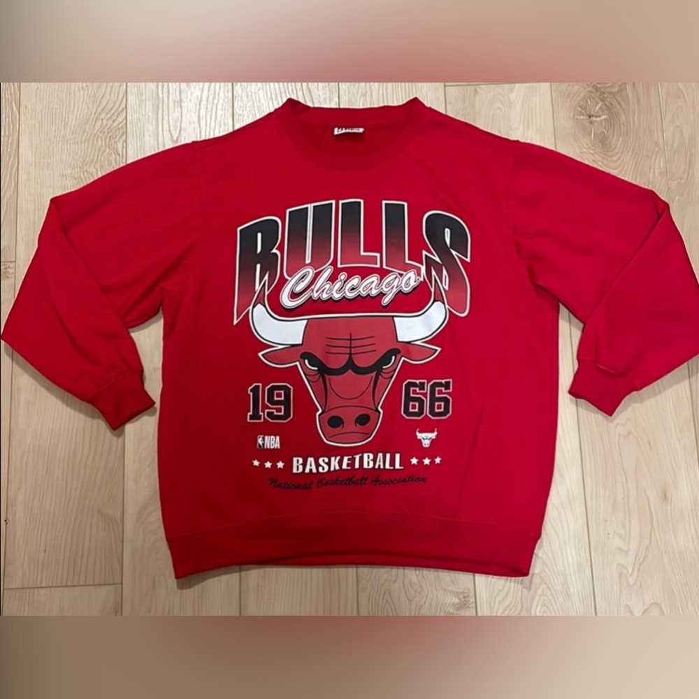 NBA Chicago Bulls Lightweight Graphic Crewneck Sweater